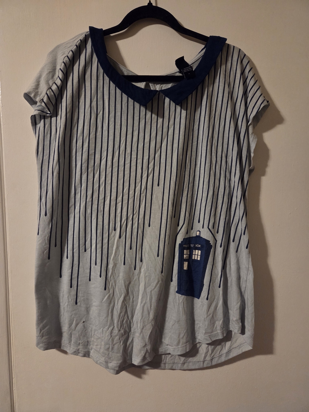 Hot Topic Doctor Who Short Sleeve Top with Navy Collar and TARDIS Graphic